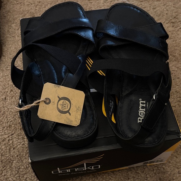 Born Shoes | Born Zinnia
Sandals Black Leather... - Picture 4 of 4